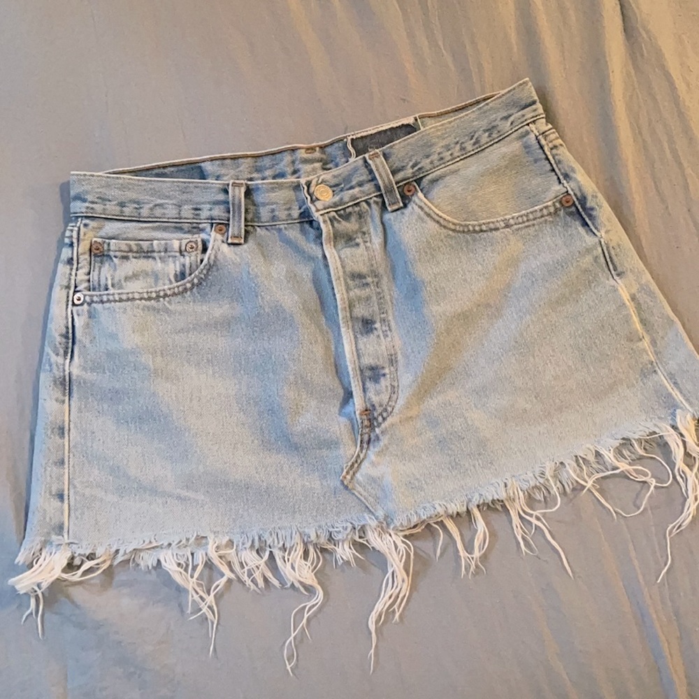 Super cute CarMar Denim Skirt, lightly worn. Selling for discounted $. <5’7’